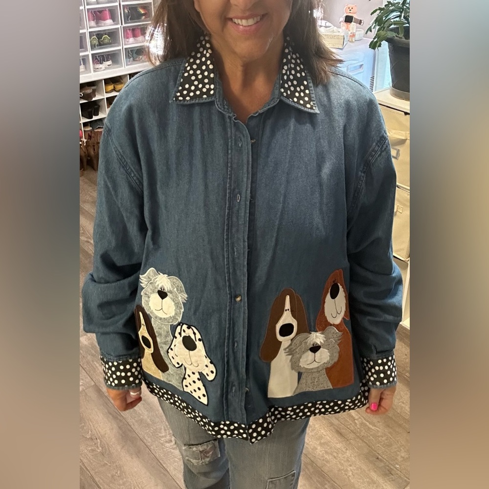 Appliquéd dog shirt - Picture 2 of 4